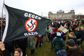 Průzkum, který děsí. Více než pětina generace Z by si přála autoritářský režim - Novinky